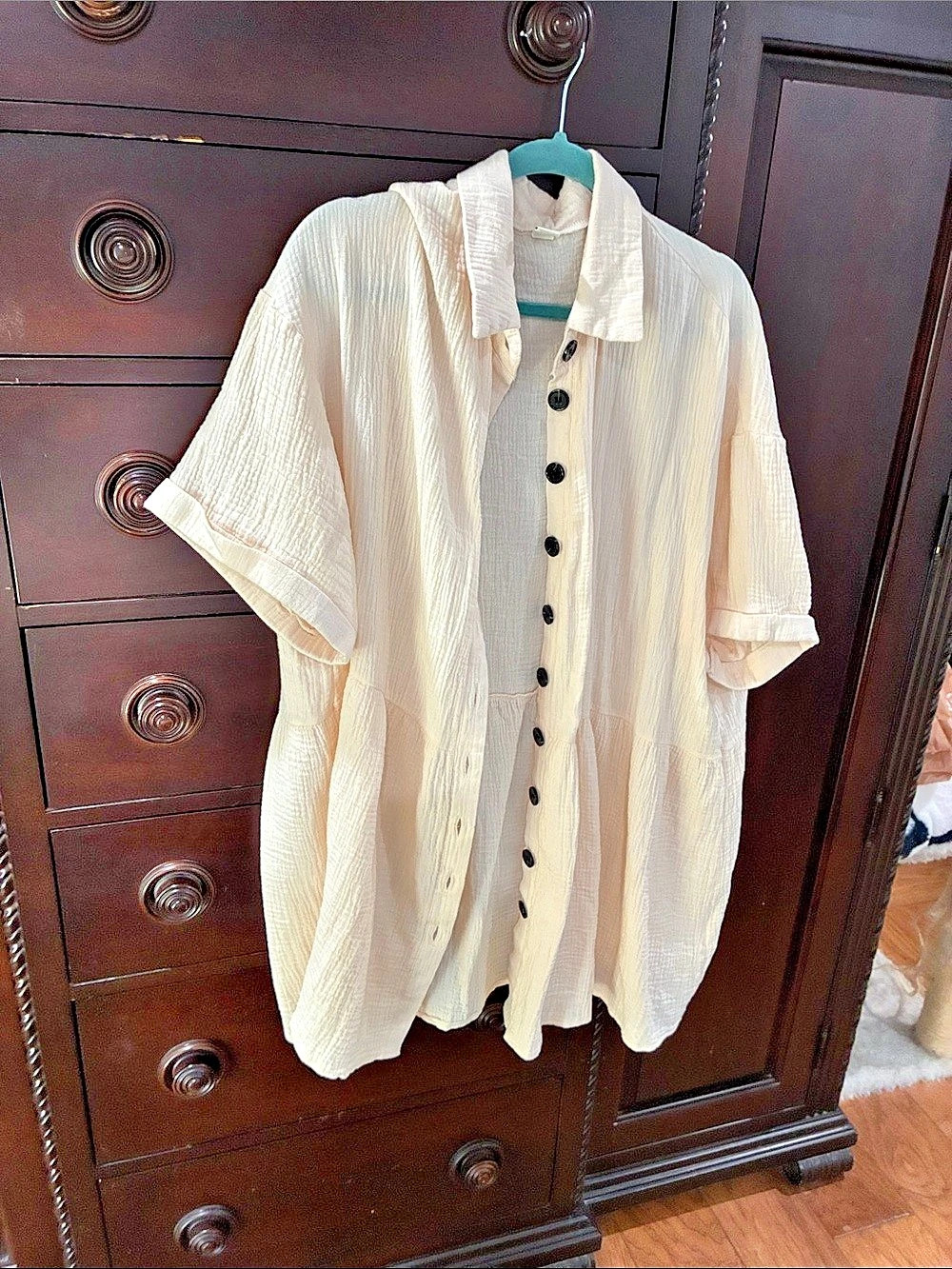 Gauze Cotton Button Front Shirt in Cream Size Large Like New